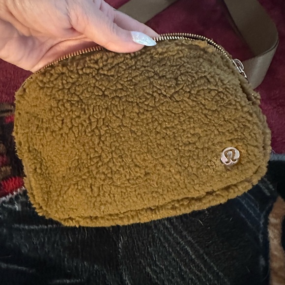Lululemon Tan Sherpa Belt Bag - Picture 3 of 6